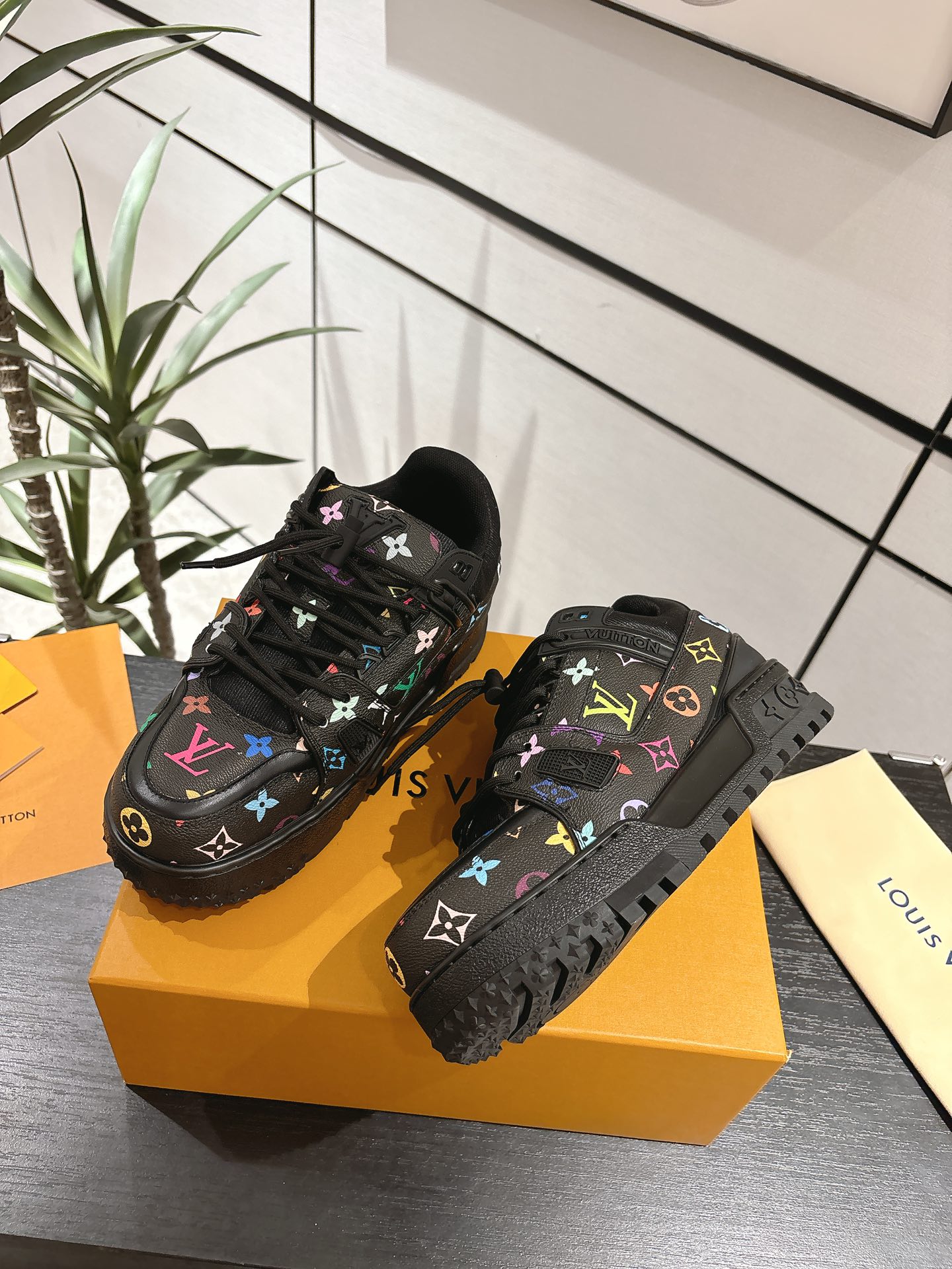 Louis Vuitton Male Basic Shoes L