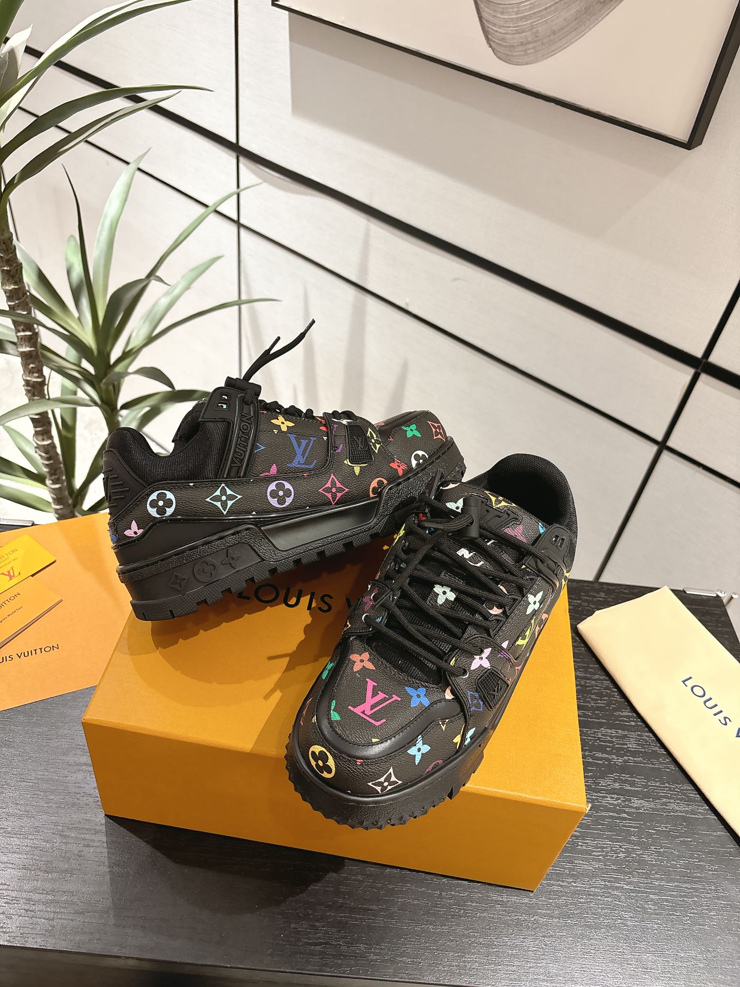 Louis Vuitton Male Basic Shoes L