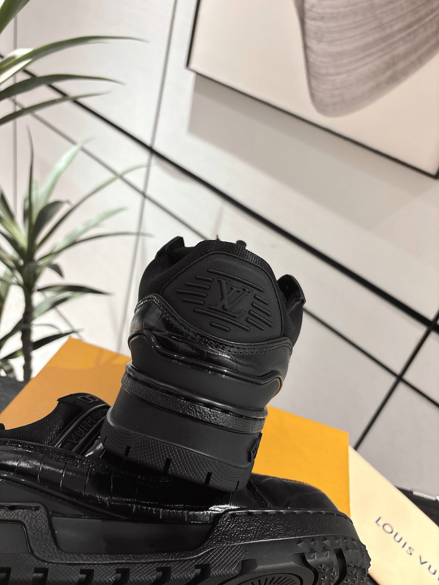 Louis Vuitton Male Basic Shoes L