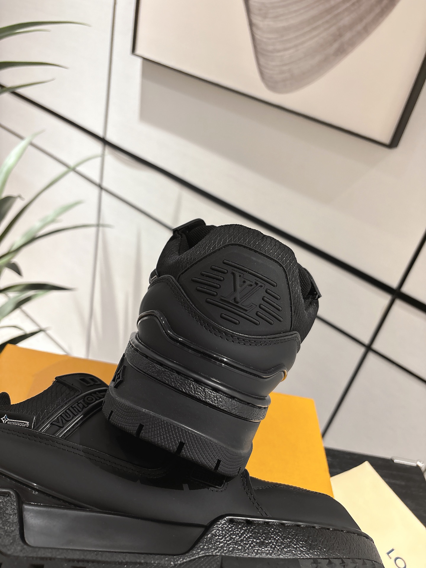 Louis Vuitton Male Basic Shoes L