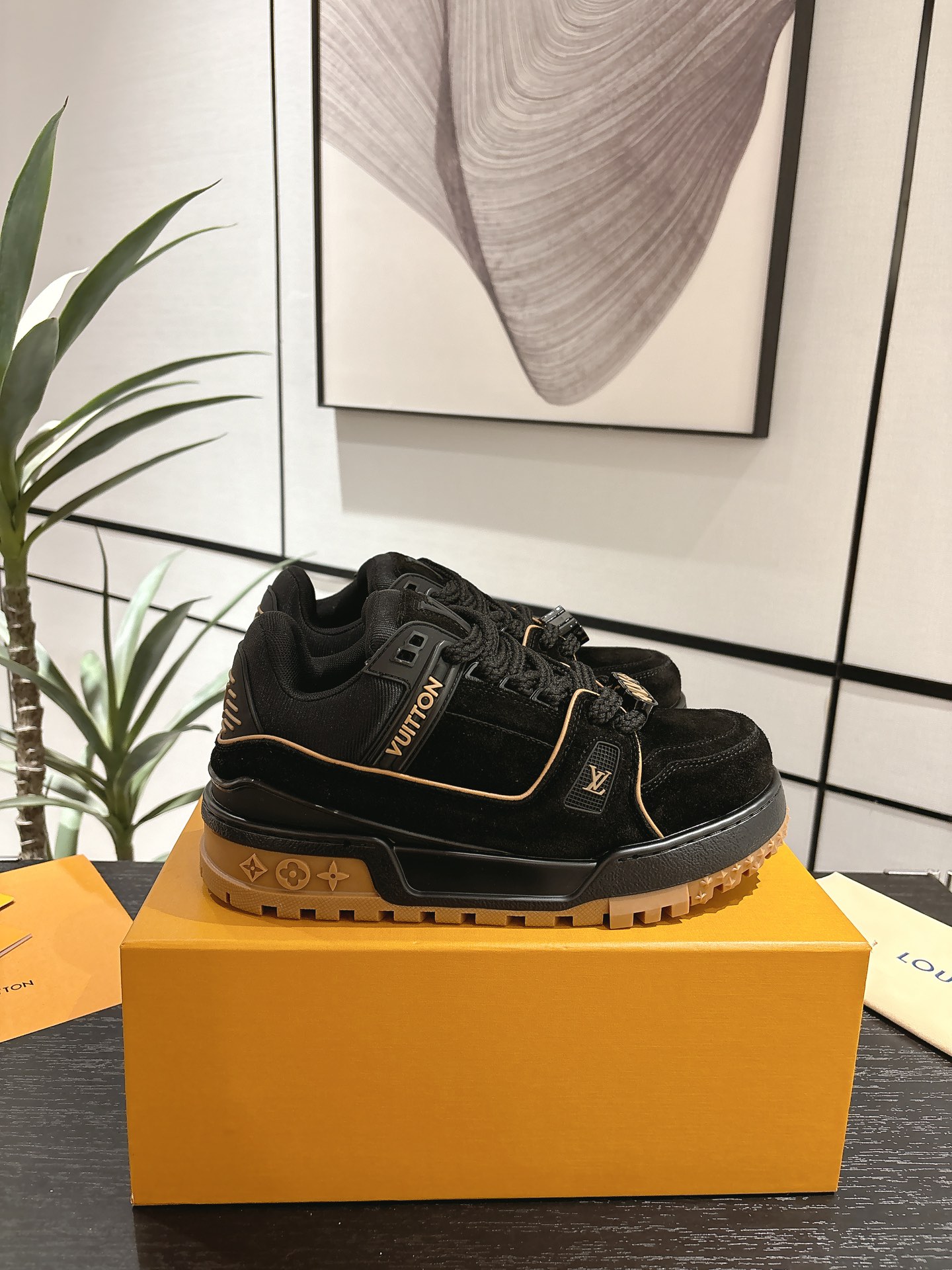 Louis Vuitton Male Basic Shoes L