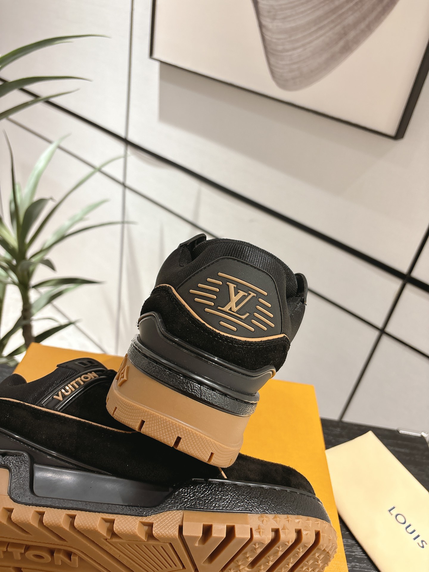 Louis Vuitton Male Basic Shoes L