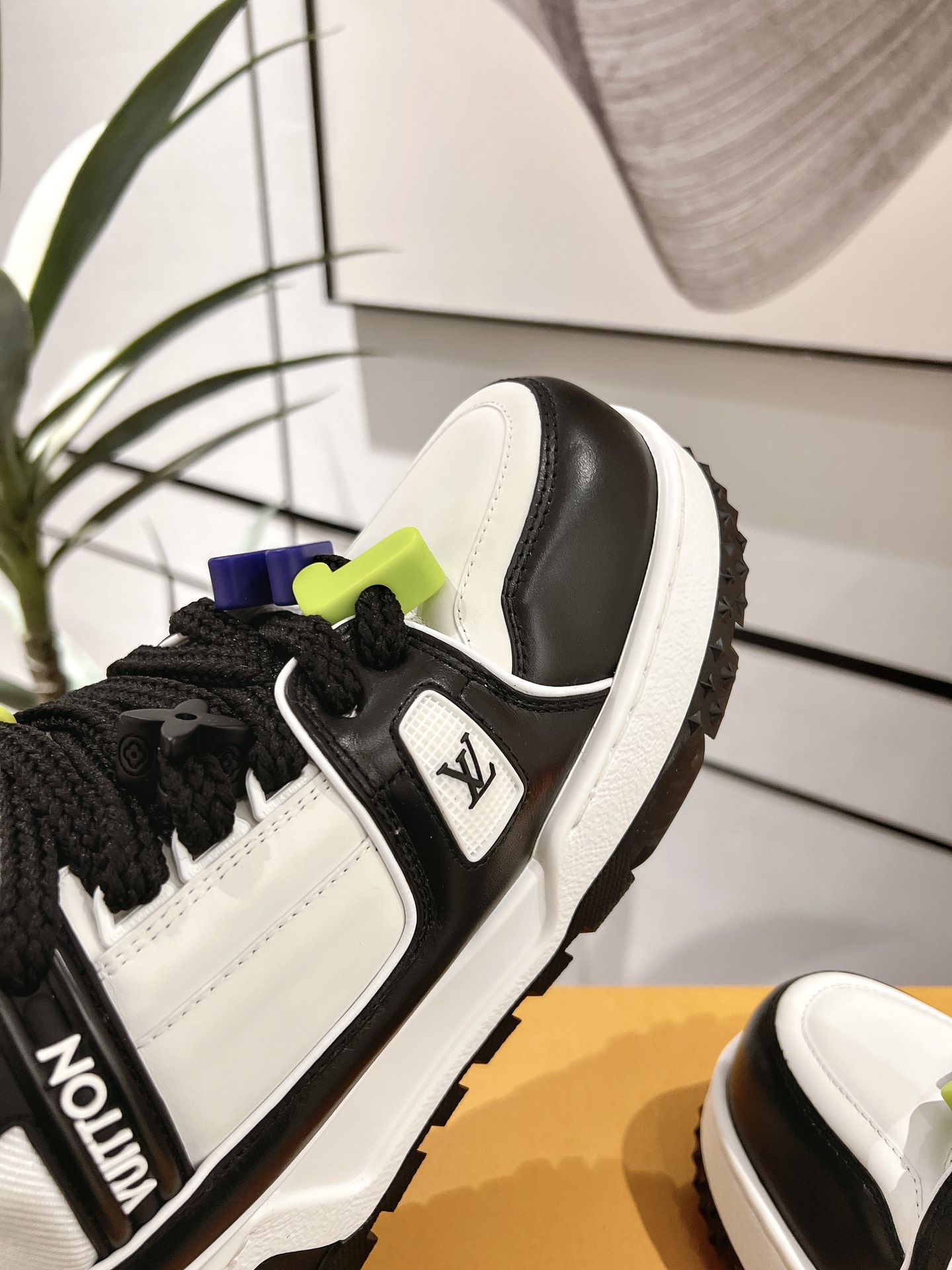 Louis Vuitton Male Basic Shoes L