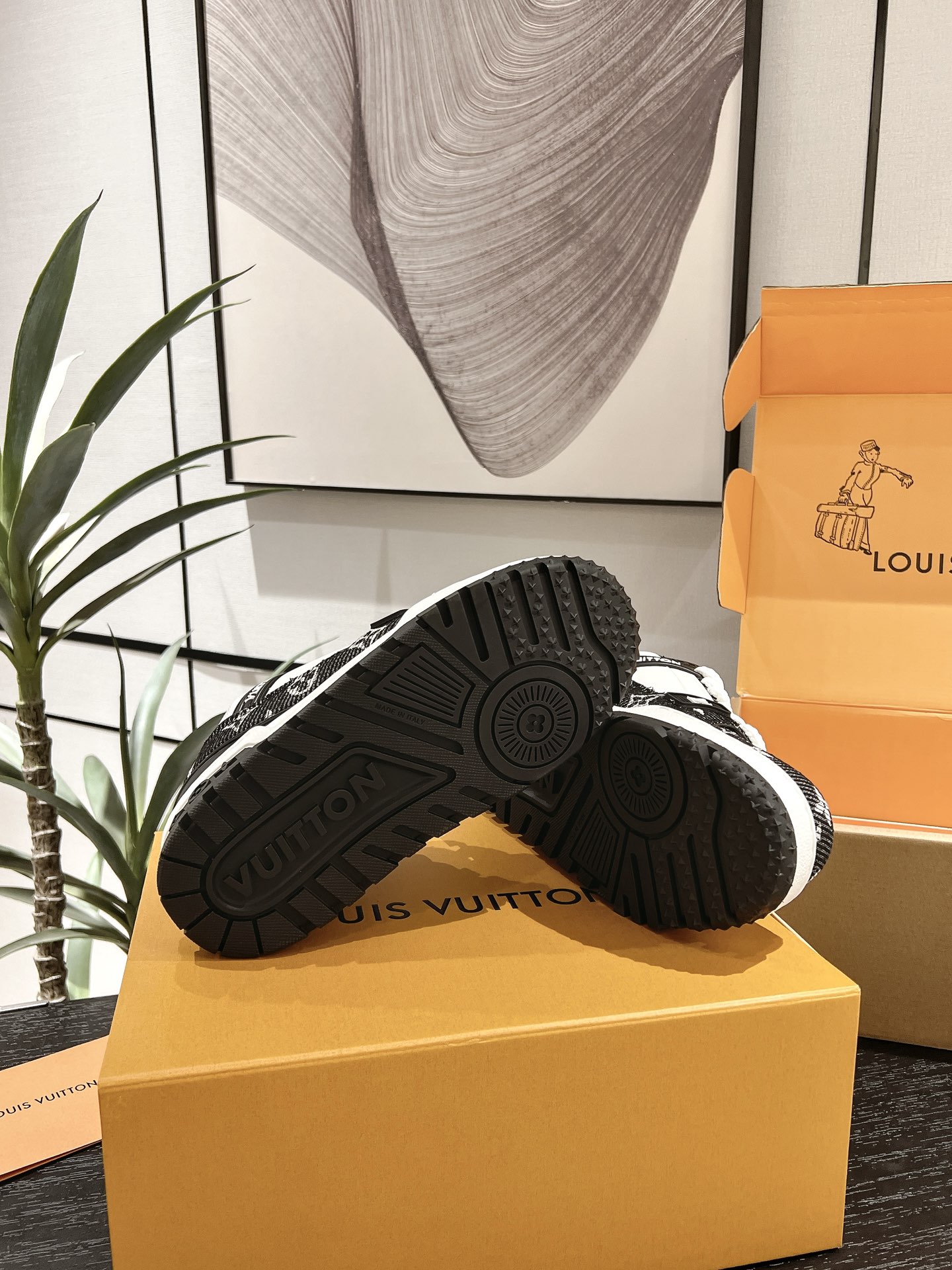 Louis Vuitton Male Basic Shoes L