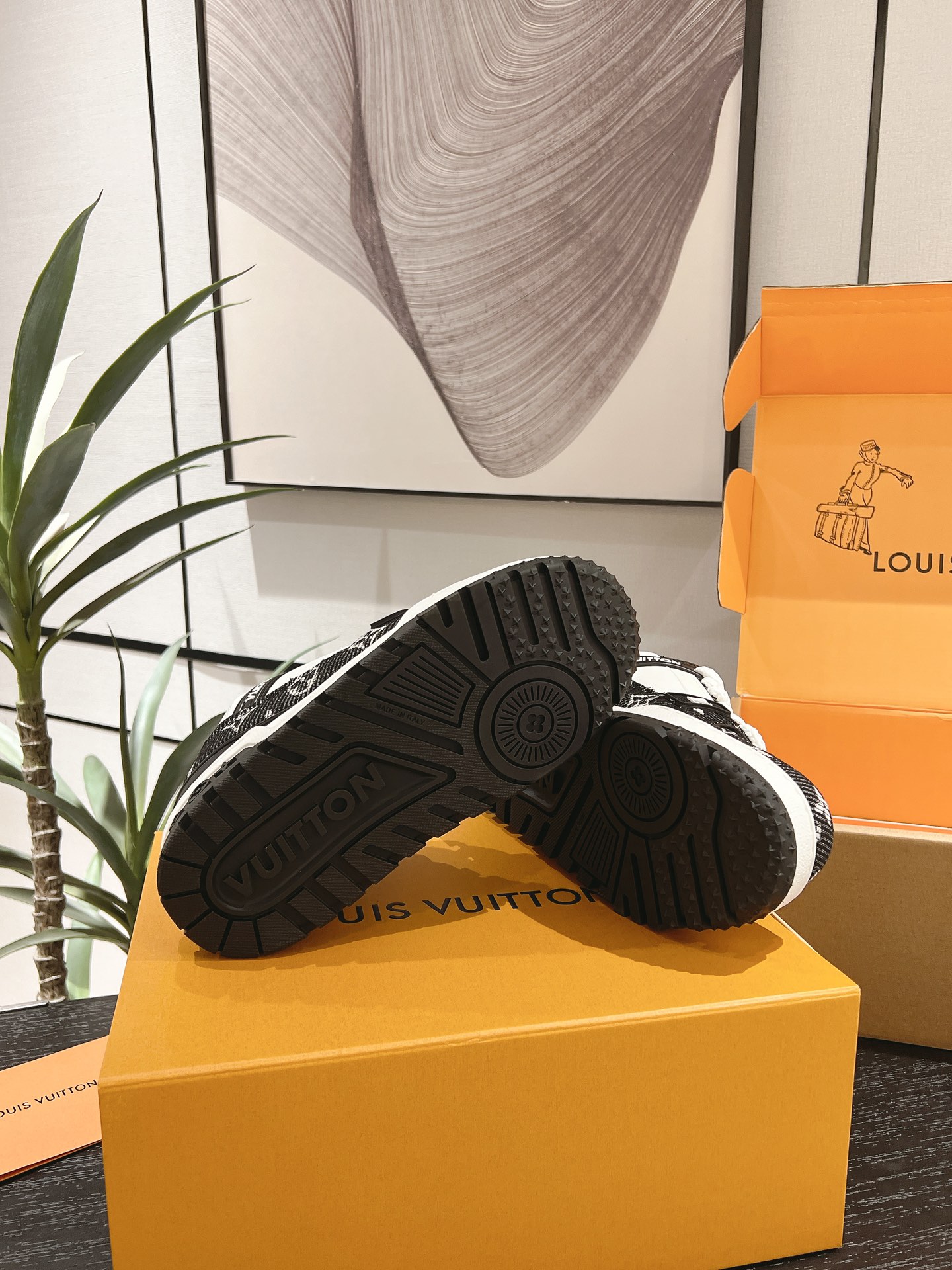 Louis Vuitton Male Basic Shoes L