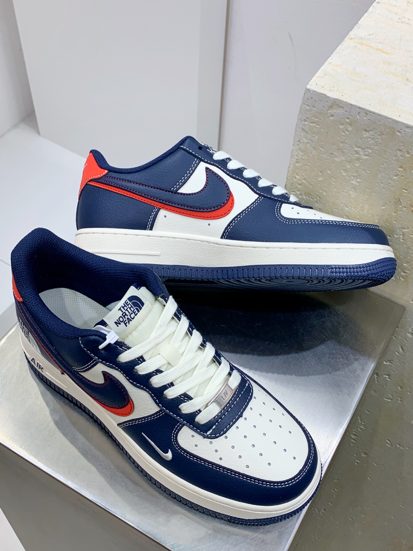 The North Face Basic Shoes L-s