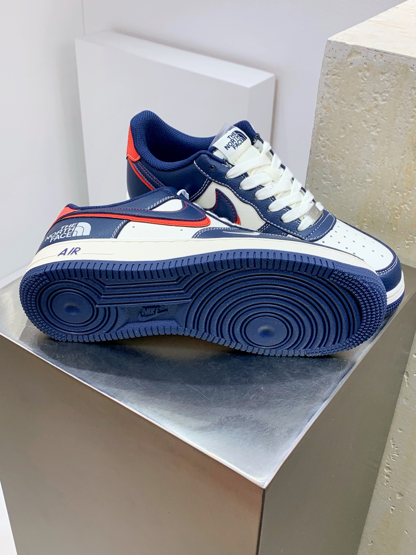 The North Face Basic Shoes L-s