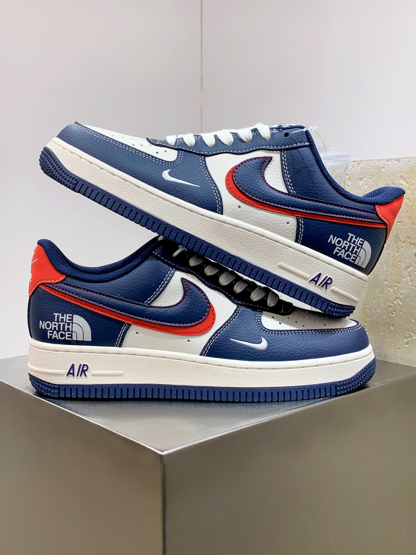 The North Face Basic Shoes L-s