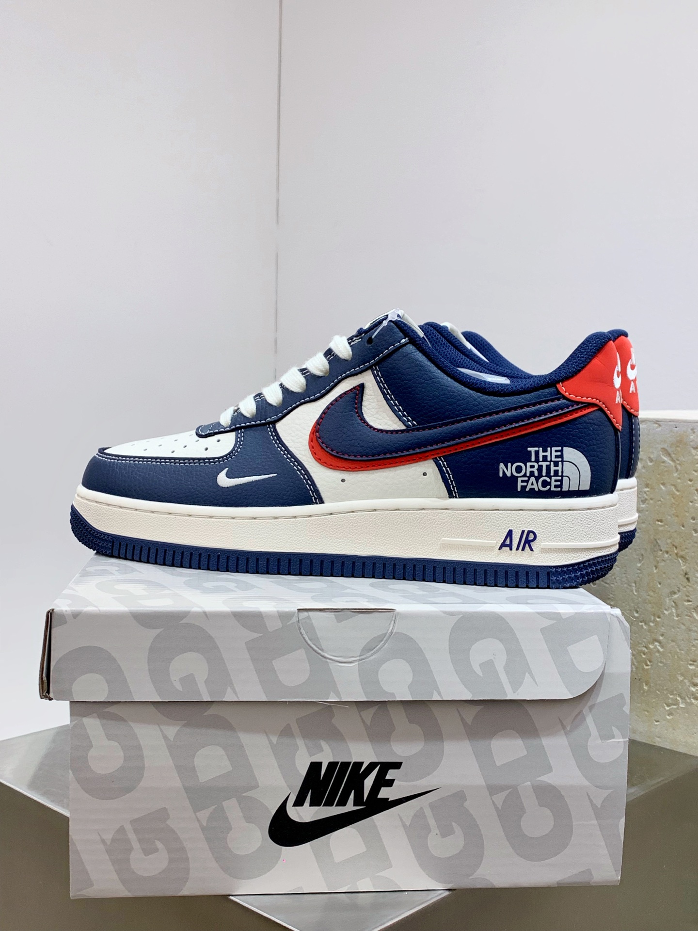 The North Face Basic Shoes L-s