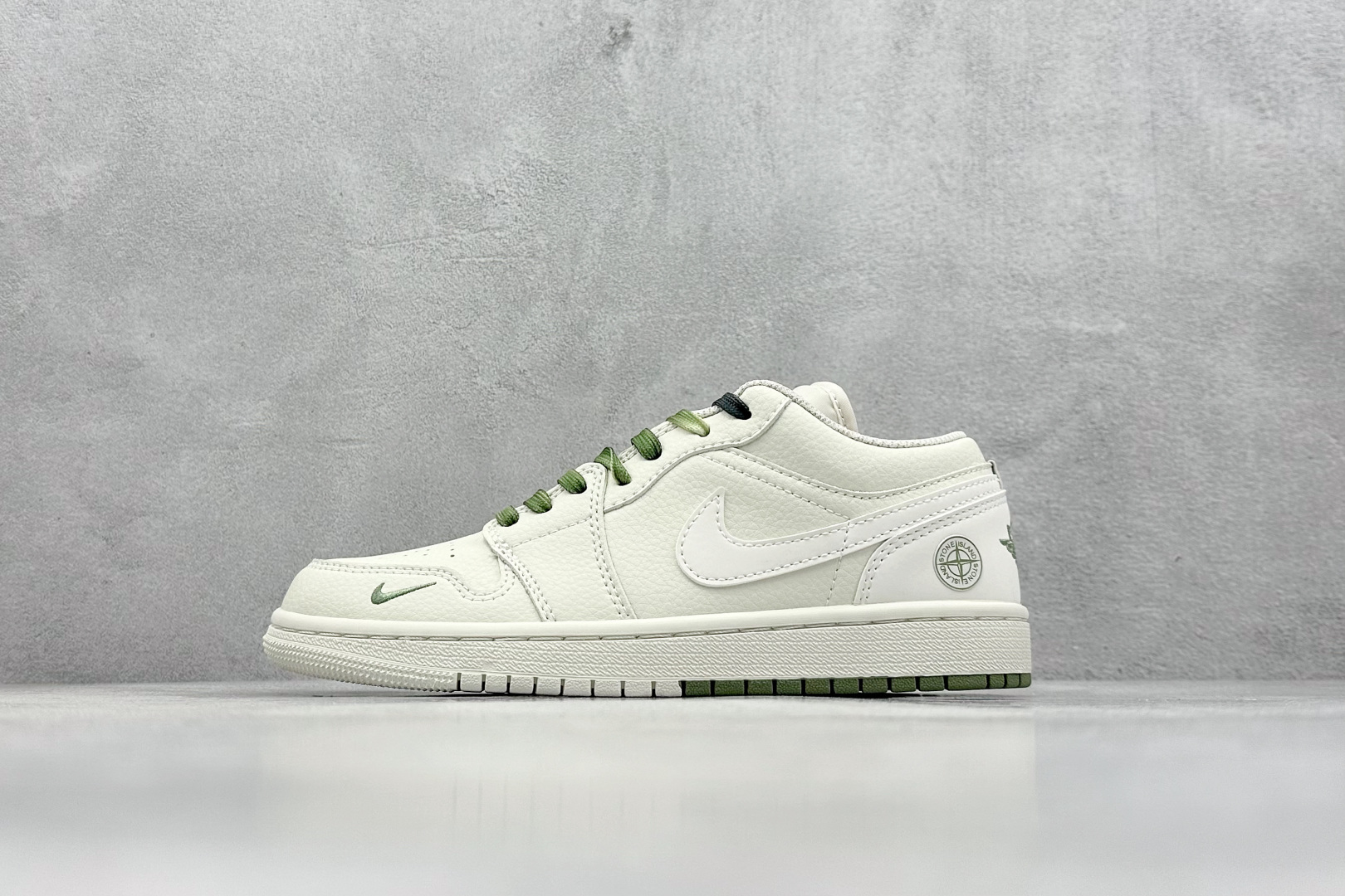 Jordan Nike Basic Shoes L