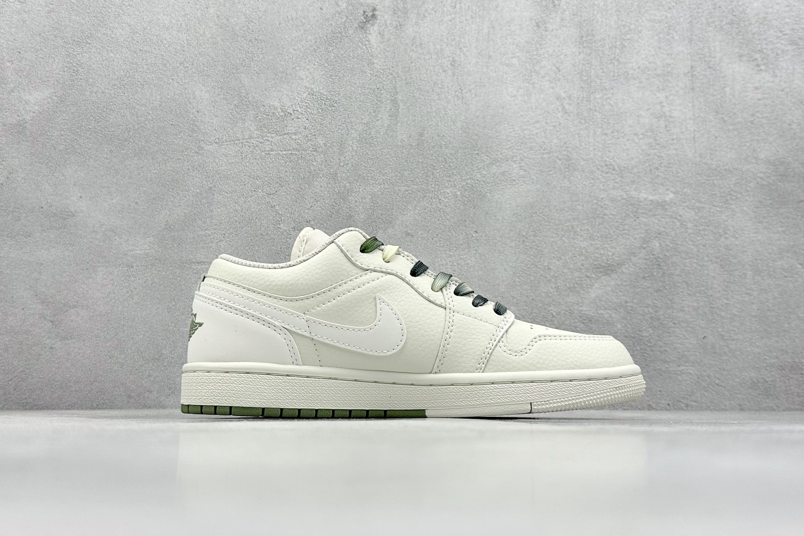 Jordan Nike Basic Shoes L