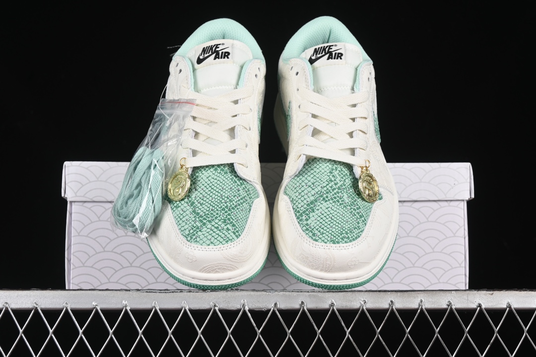 Jordan Nike Basic Shoes L