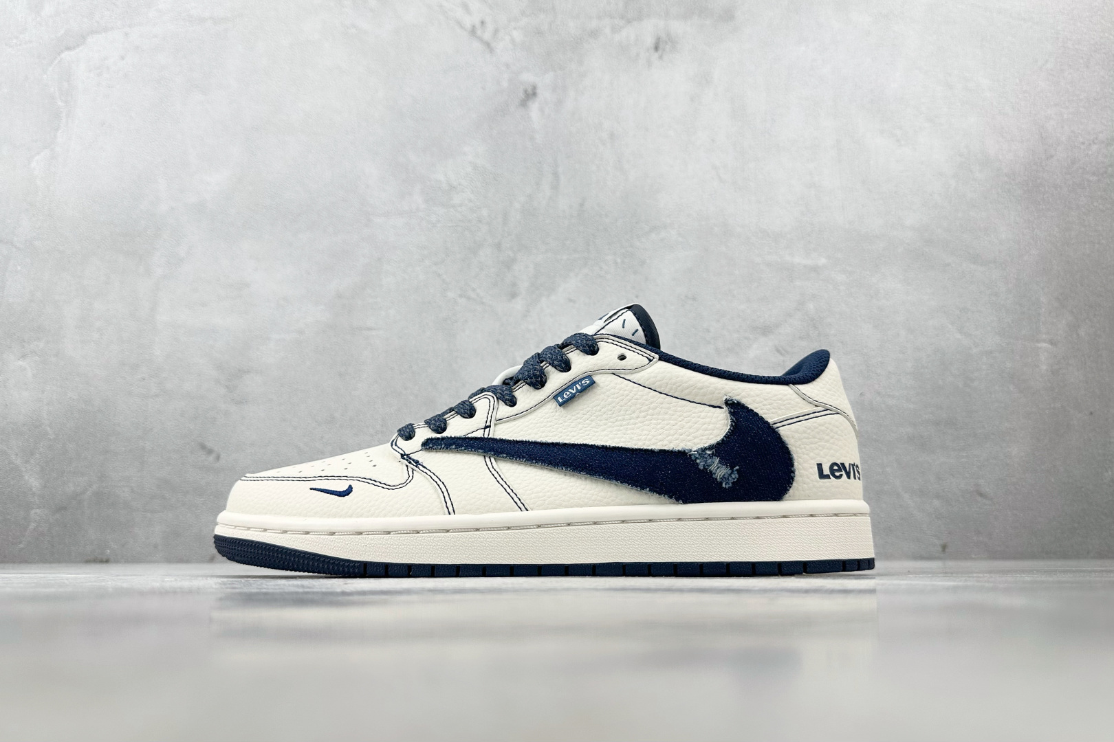 Jordan Levis Nike Basic Shoes L-s