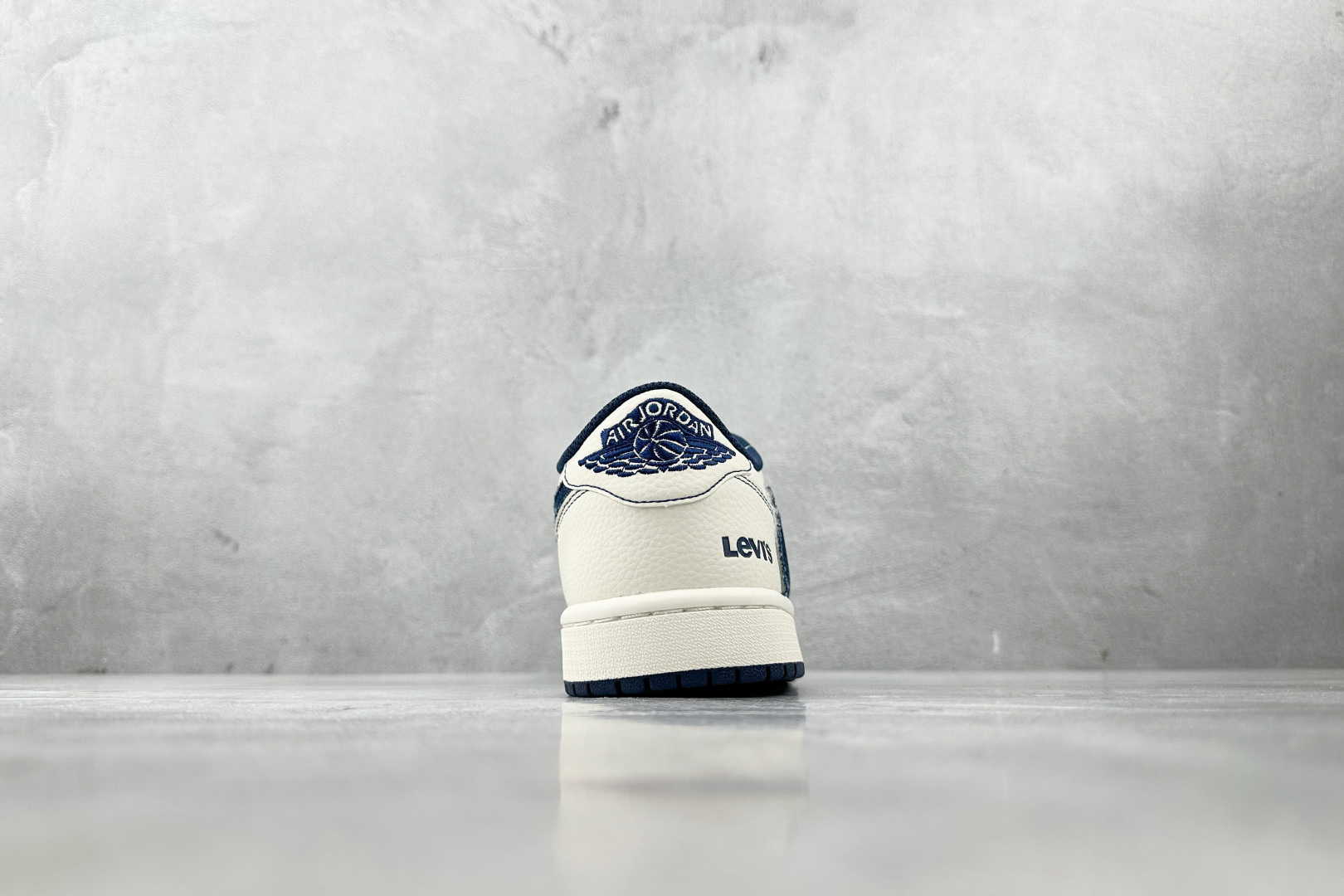 Jordan Levis Nike Basic Shoes L-s