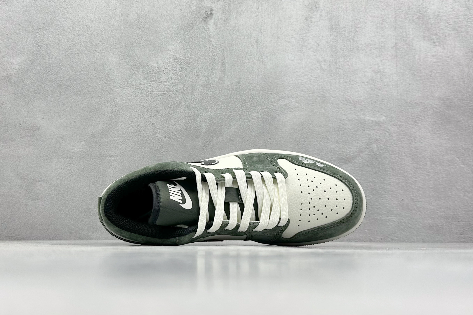 Jordan Nike Basic Shoes L