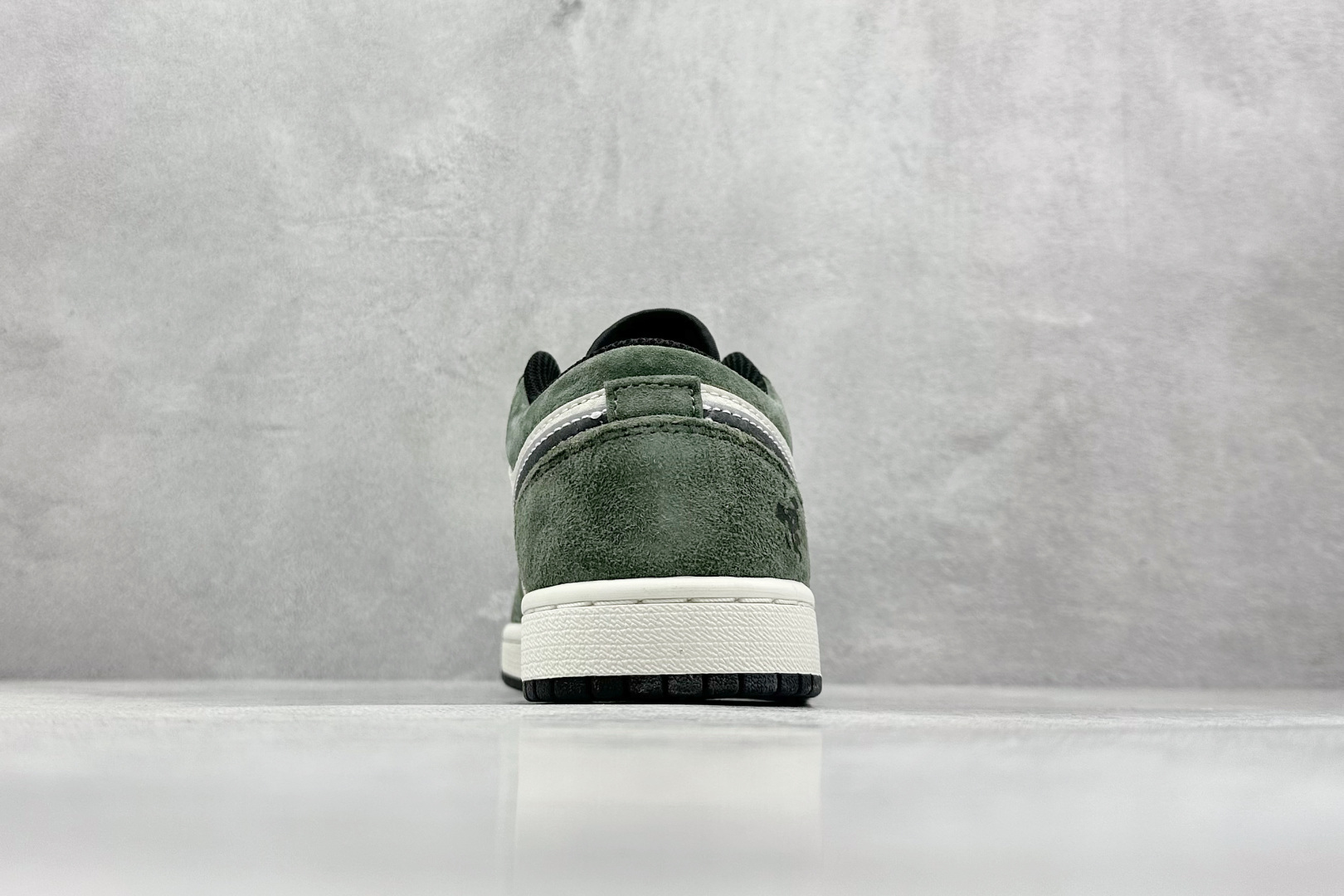 Jordan Nike Basic Shoes L