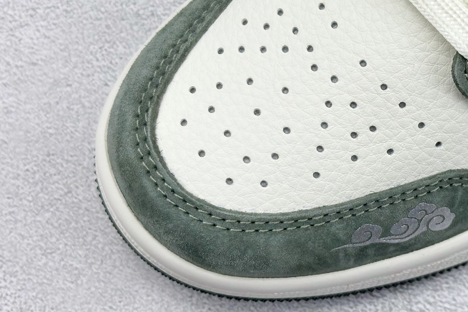 Jordan Nike Basic Shoes L