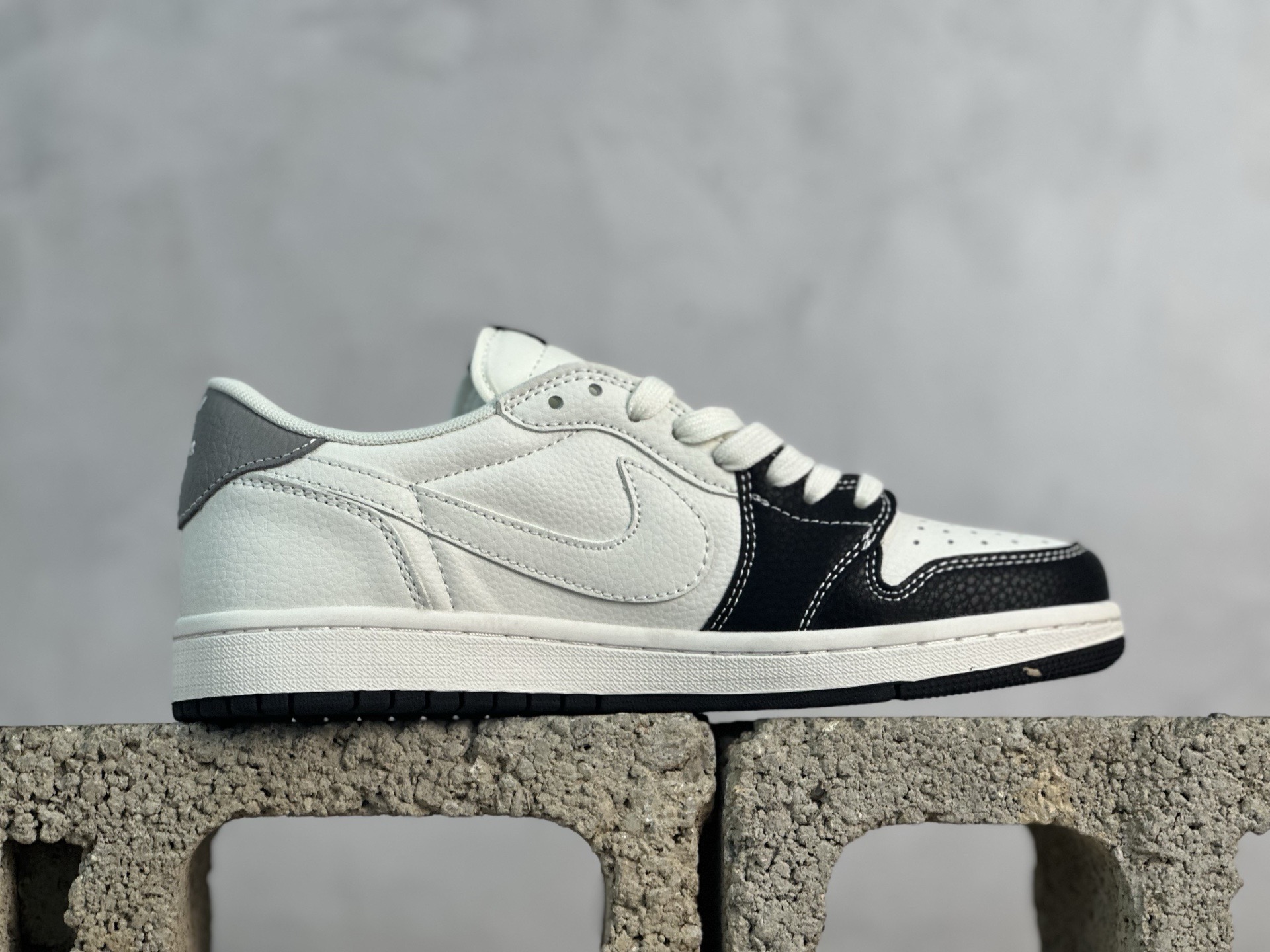 Jordan Nike Basic Shoes L