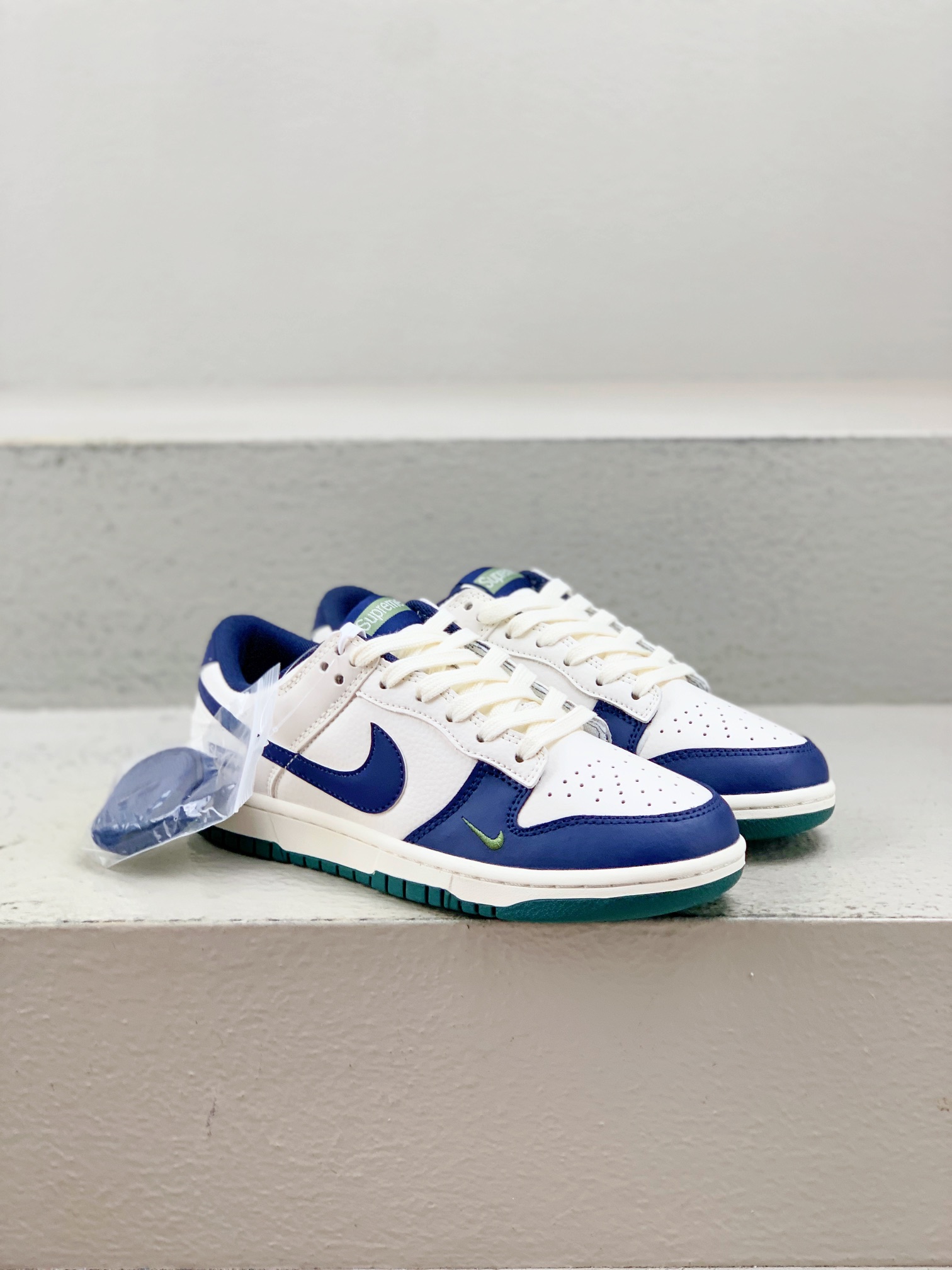 Nike Supreme Basic Shoes M-l-s