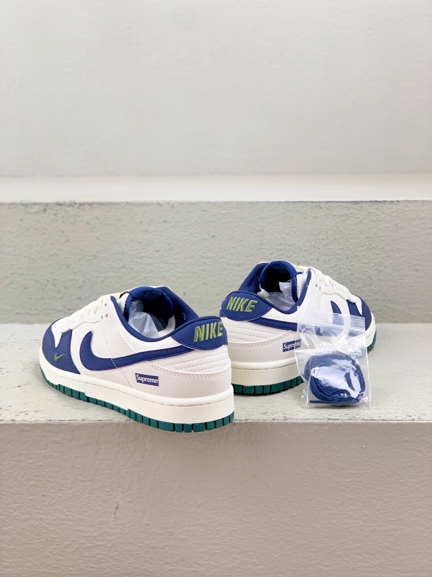 Nike Supreme Basic Shoes M-l-s