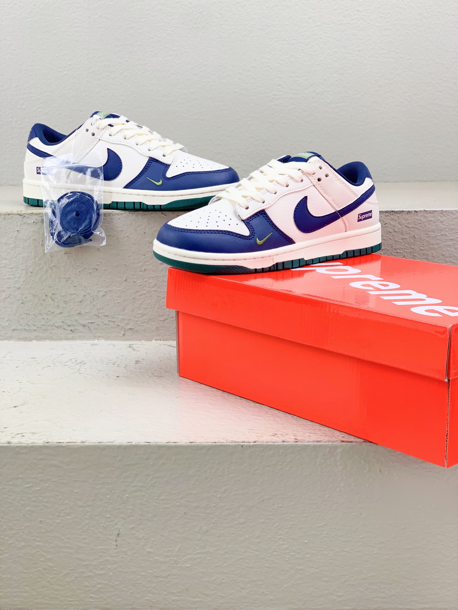 Nike Supreme Basic Shoes M-l-s