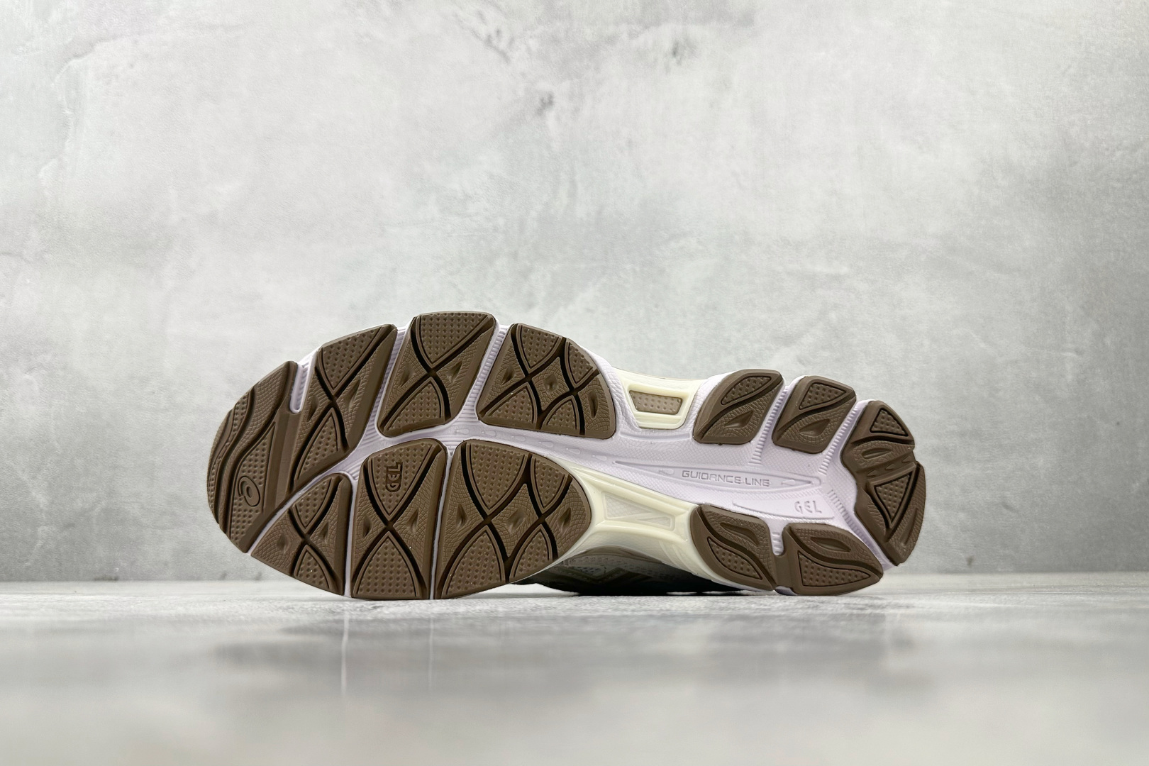 Asics Basic Shoes Brown L-s