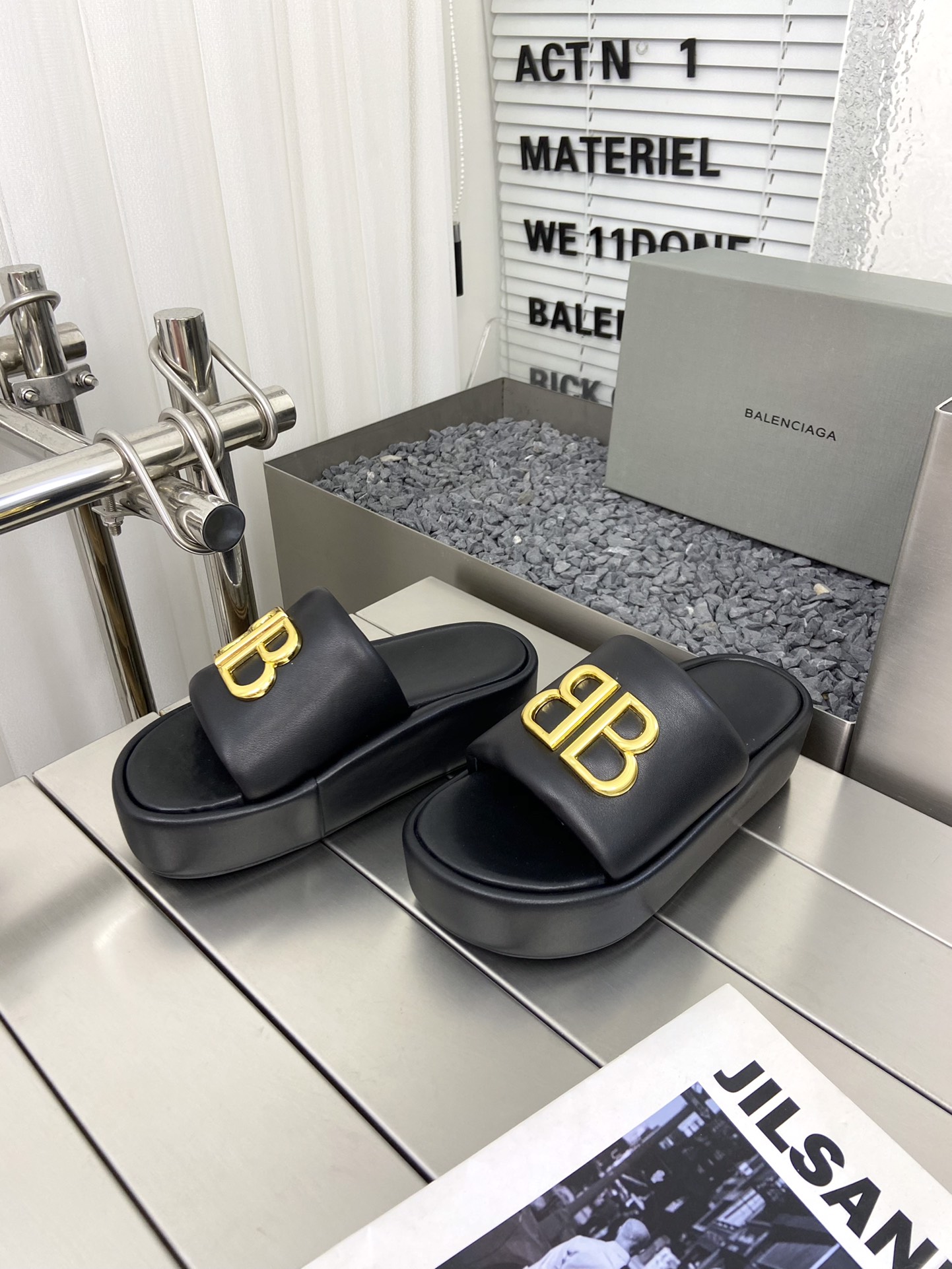 Balenciaga Female Slippers Black L-s