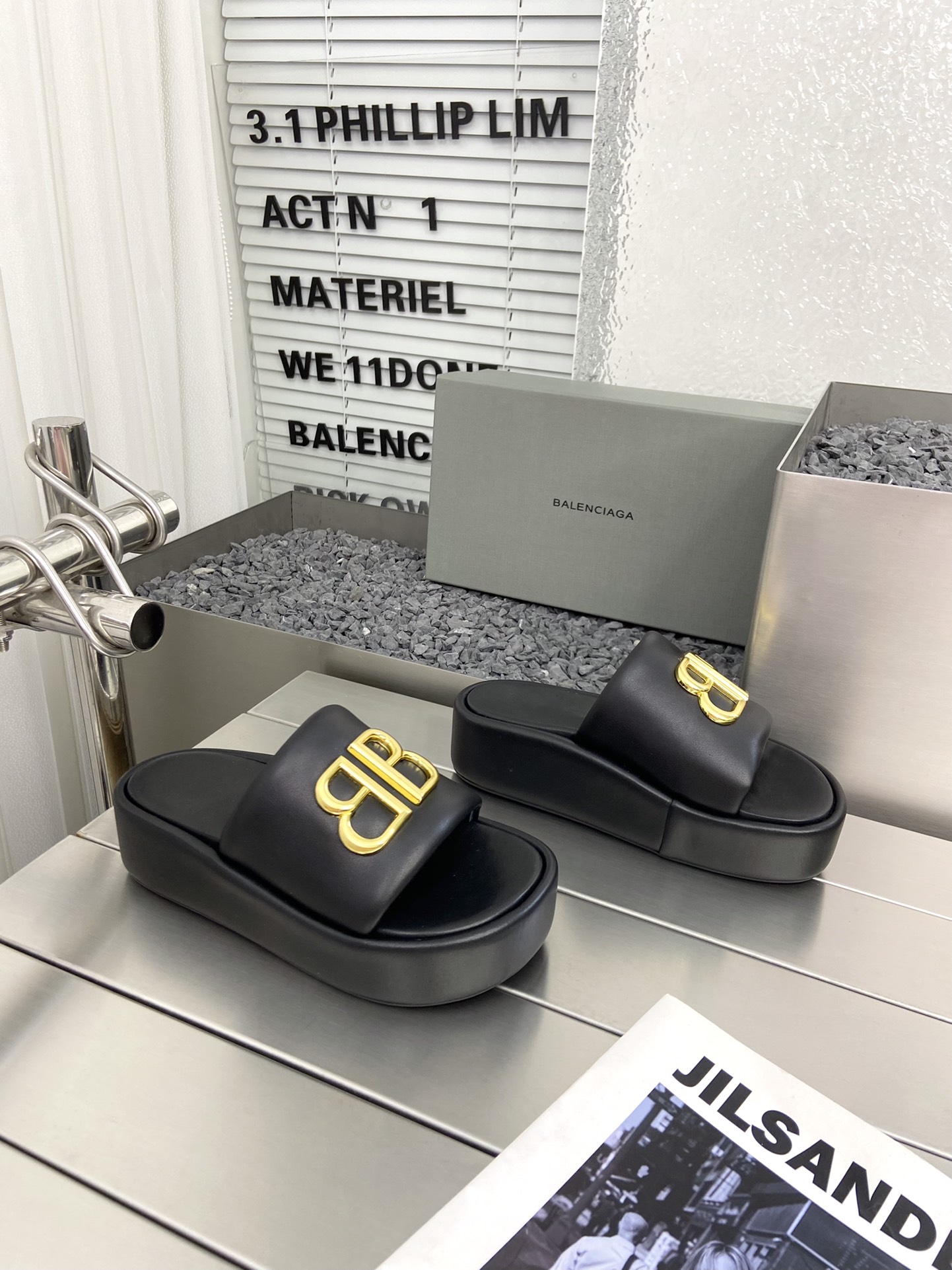 Balenciaga Female Slippers Black L-s