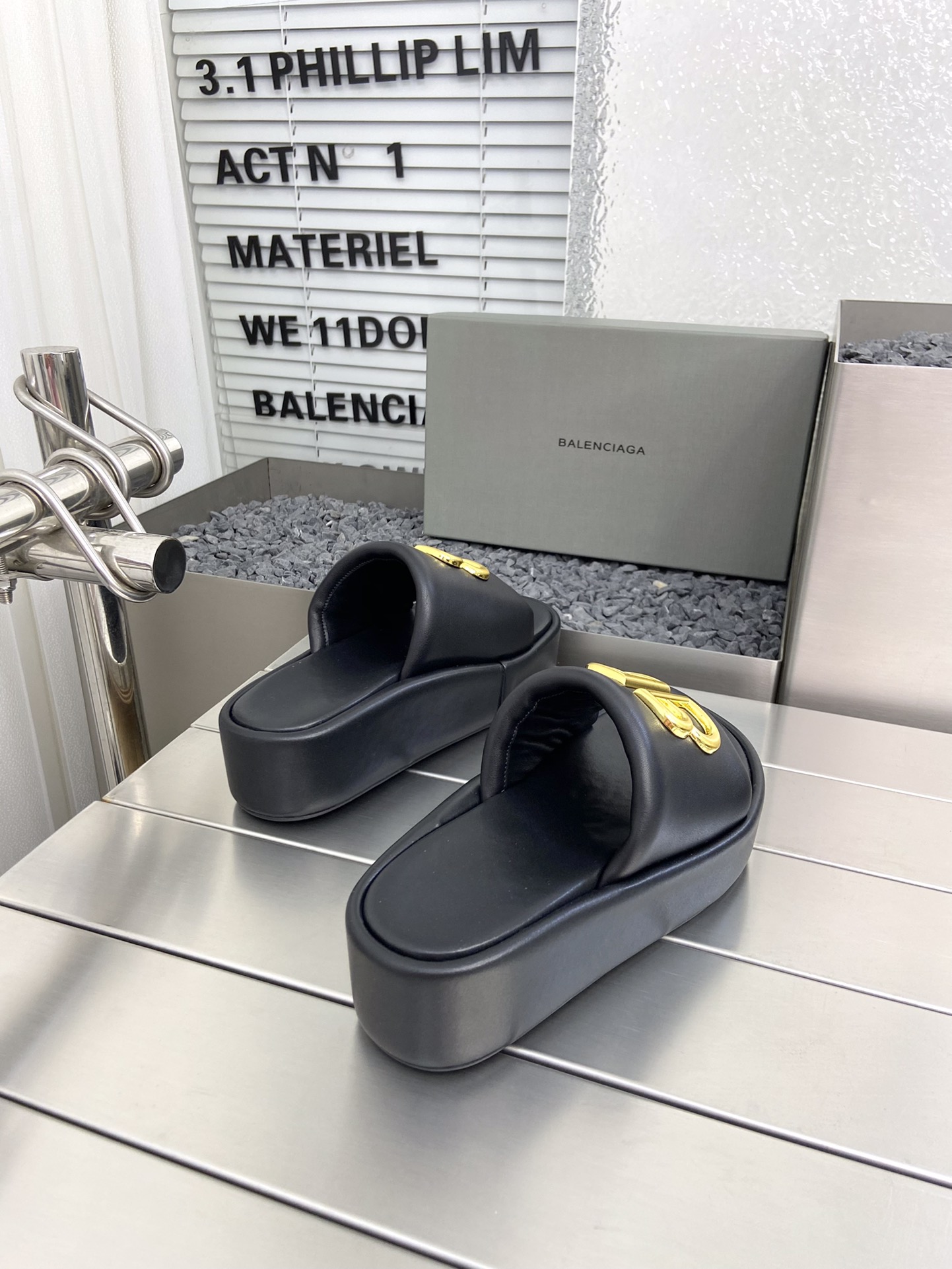 Balenciaga Female Slippers Black L-s