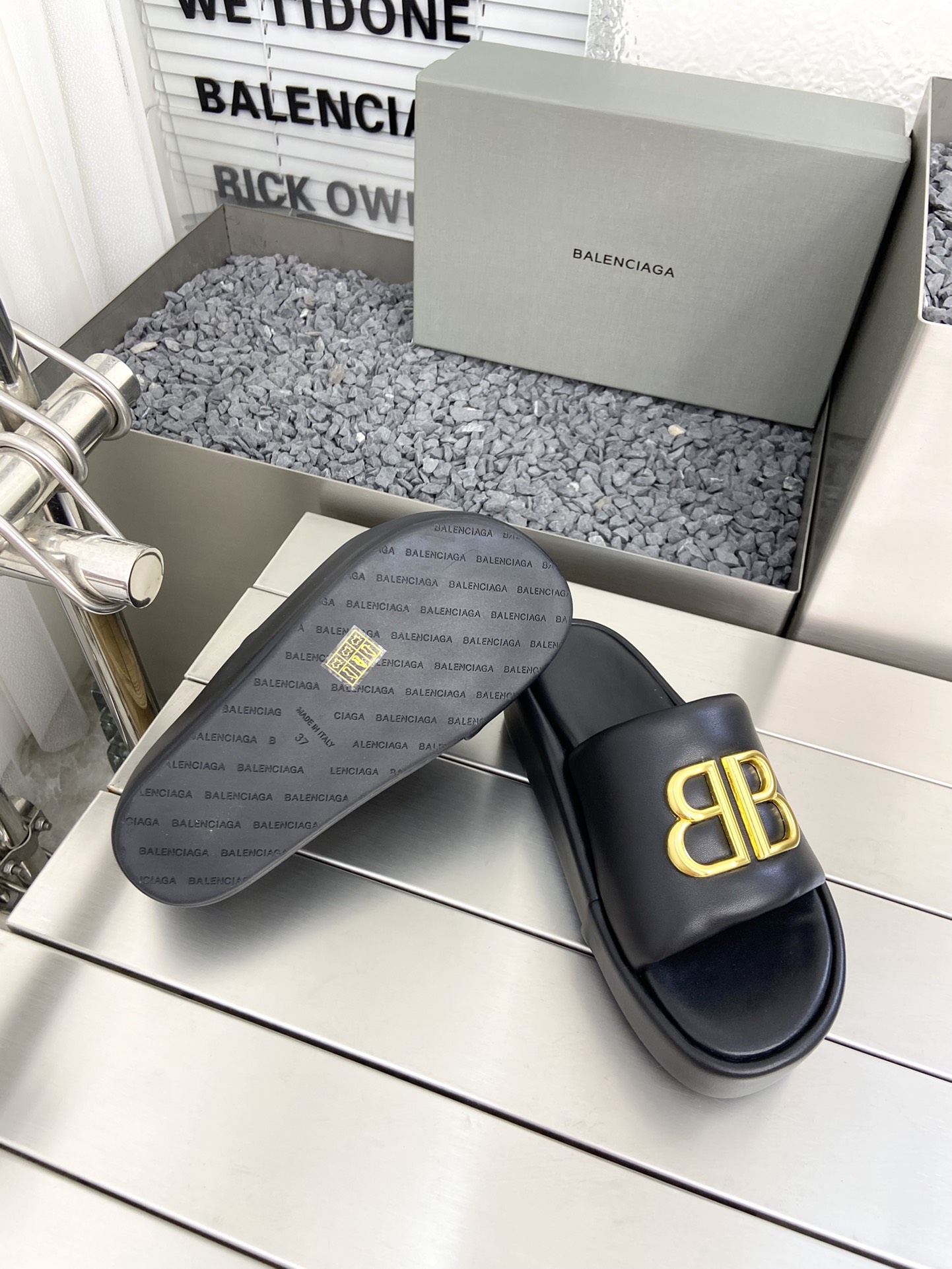 Balenciaga Female Slippers Black L-s