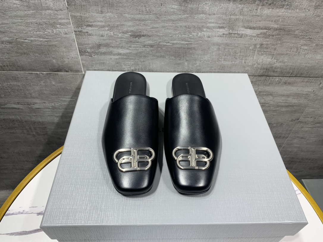 Balenciaga Slippers L-s