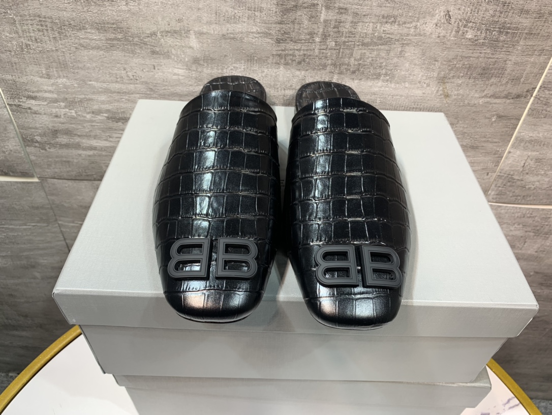 Balenciaga Slippers L-s