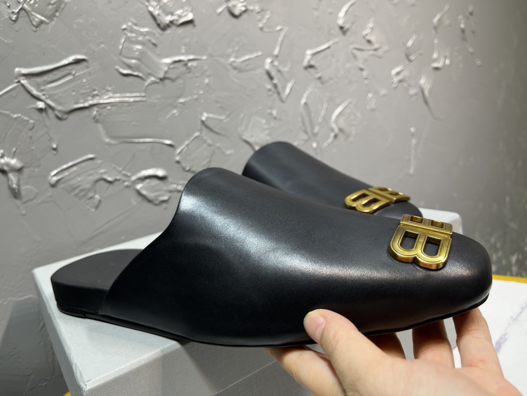 Balenciaga Slippers L-s