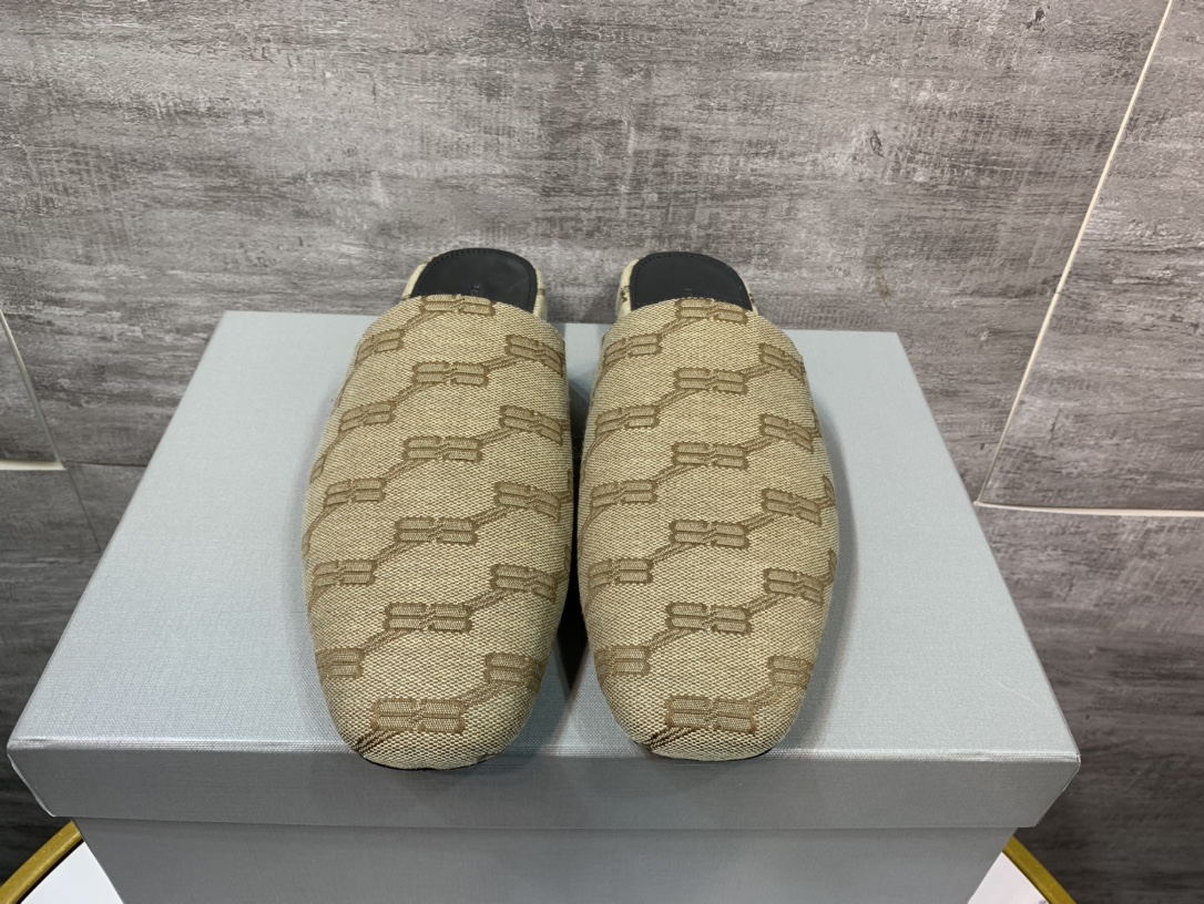 Balenciaga Slippers L-s