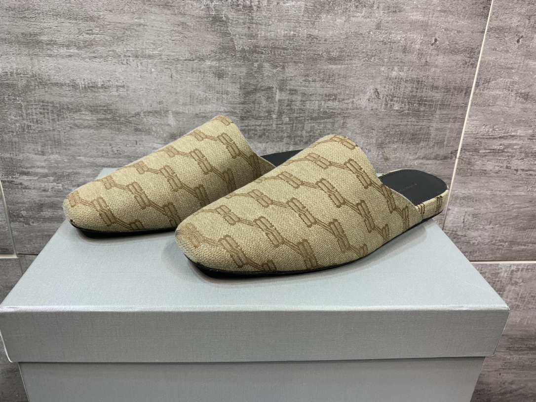 Balenciaga Slippers L-s
