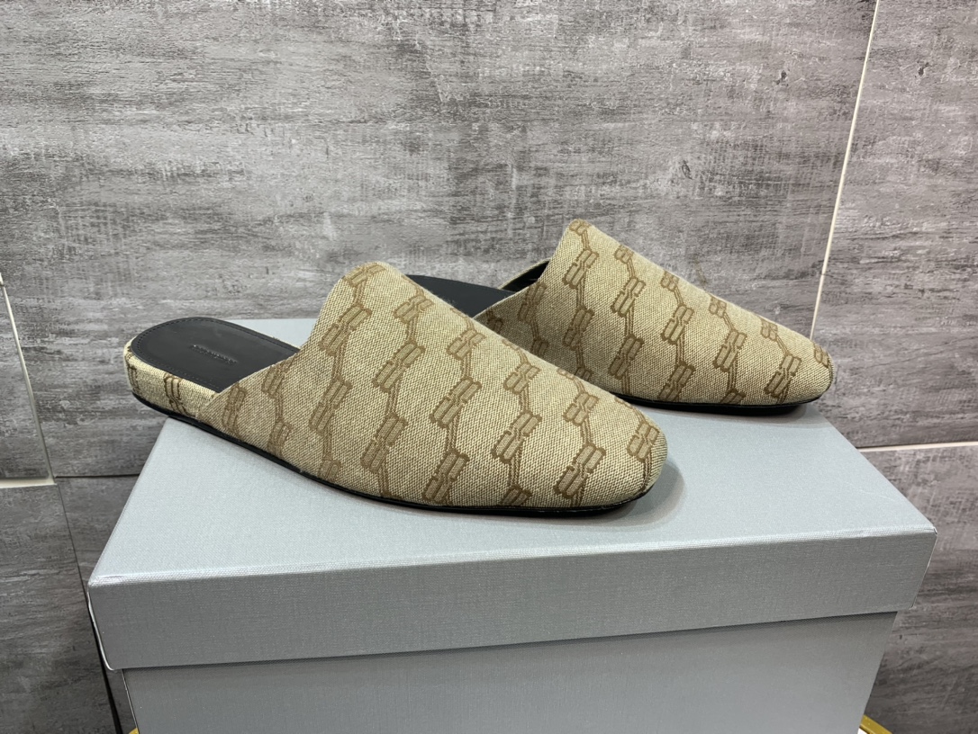 Balenciaga Slippers L-s