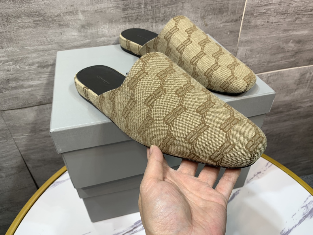 Balenciaga Slippers L-s