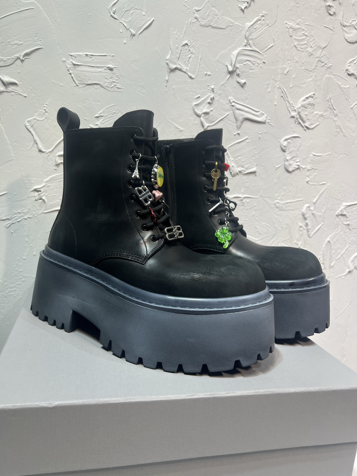 Dr. Martens Male Boots Cow Leather Black M-l-s