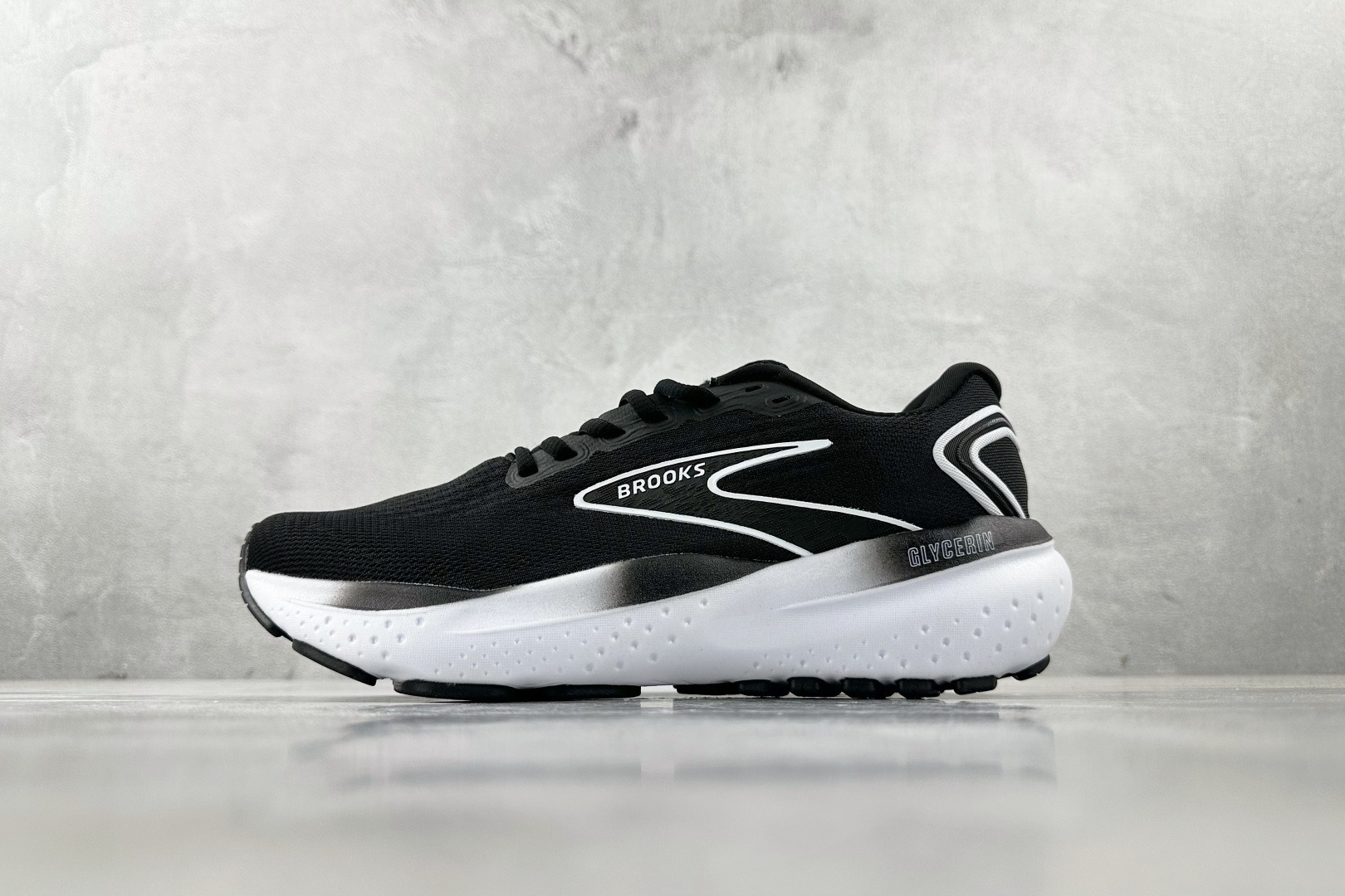 Brooks Basic Shoes White L-s