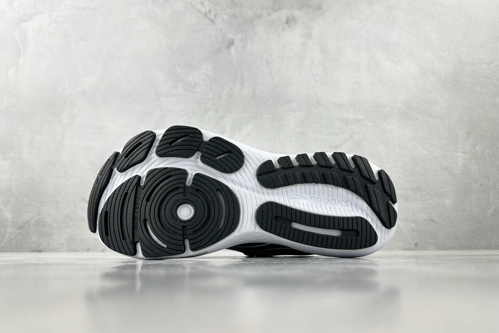 Brooks Basic Shoes White L-s