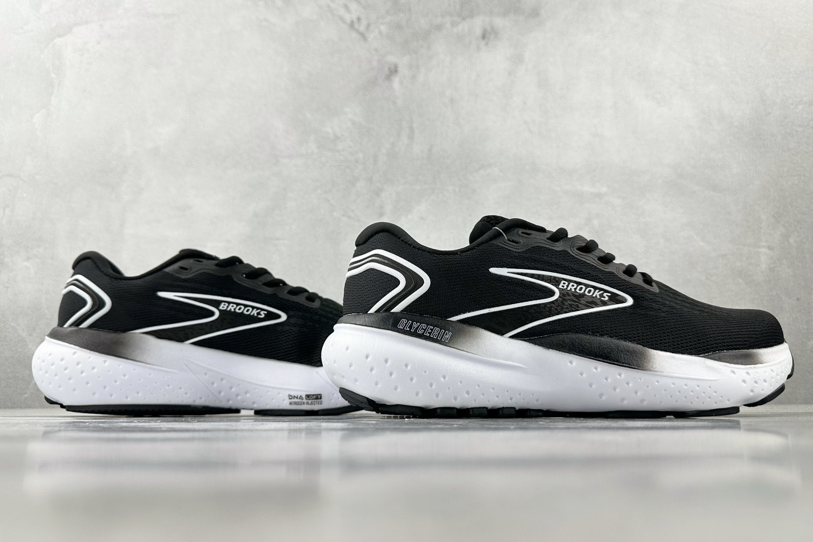 Brooks Basic Shoes White L-s