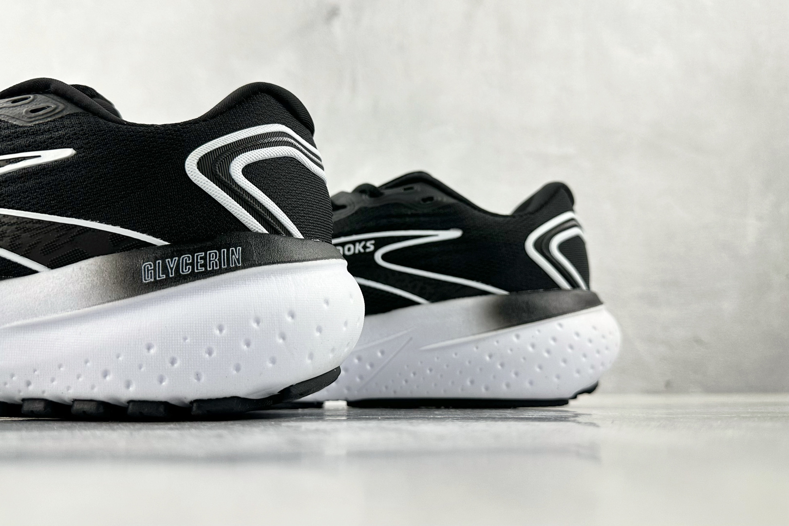 Brooks Basic Shoes White L-s