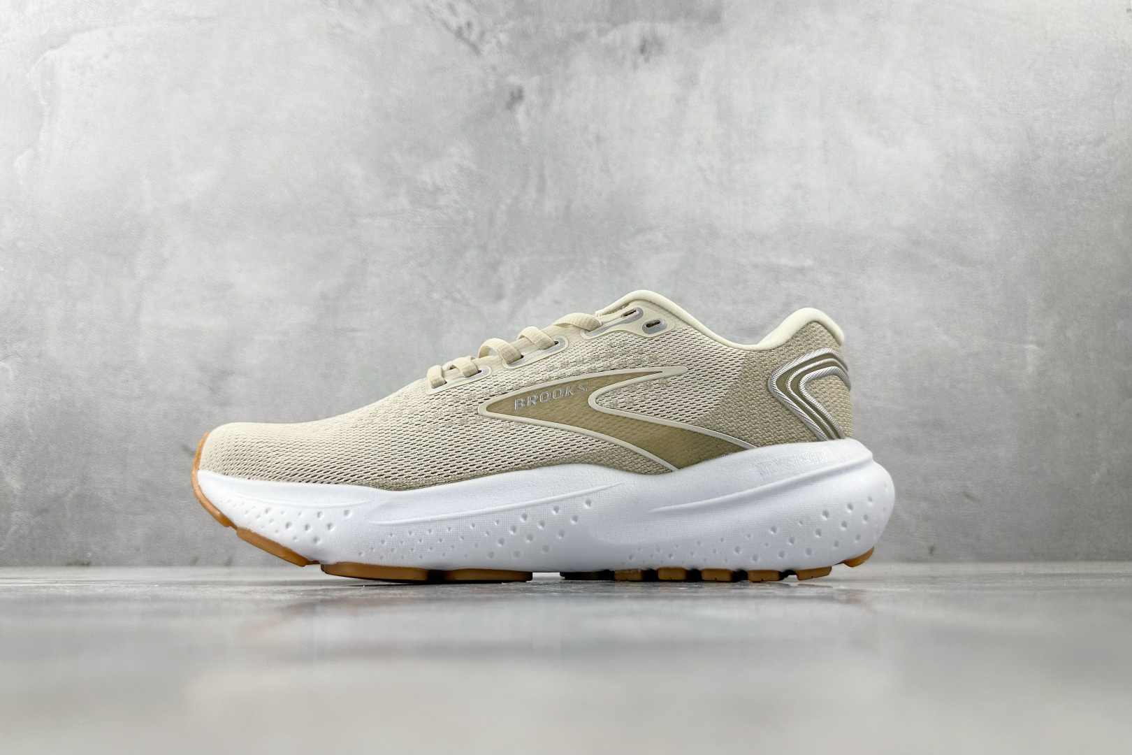 Brooks Basic Shoes White L-s