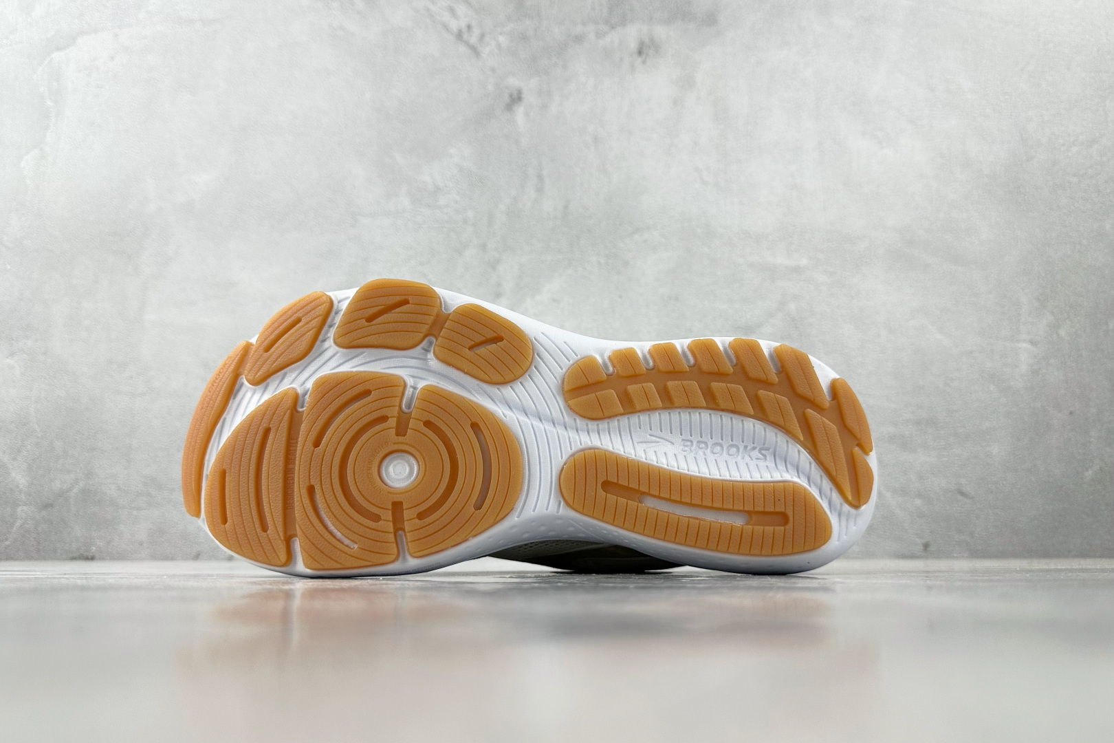 Brooks Basic Shoes White L-s