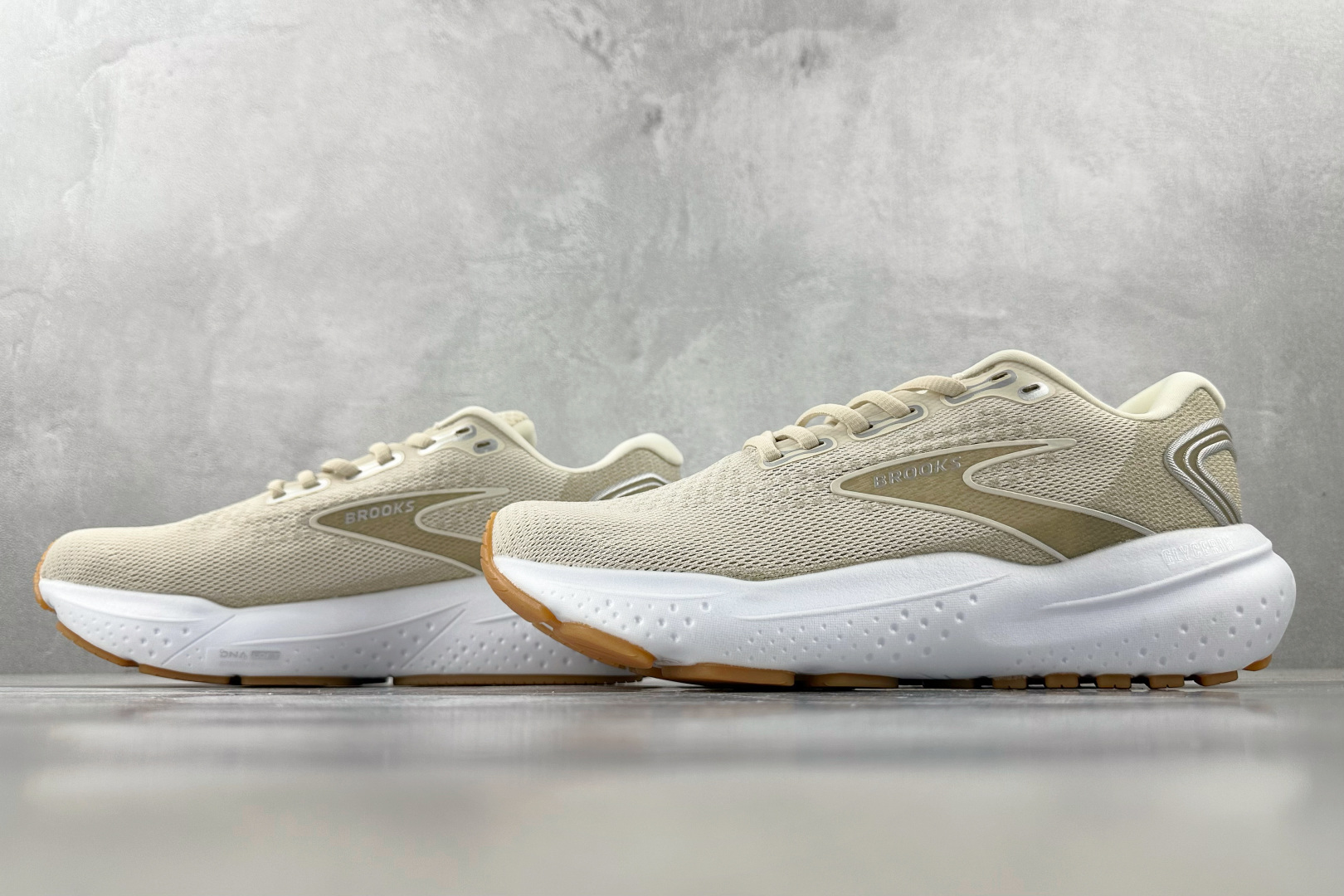 Brooks Basic Shoes White L-s