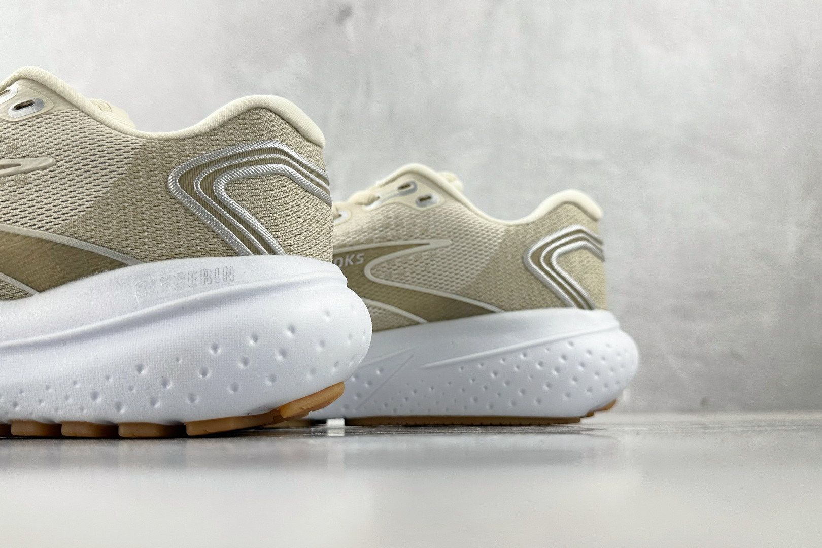 Brooks Basic Shoes White L-s