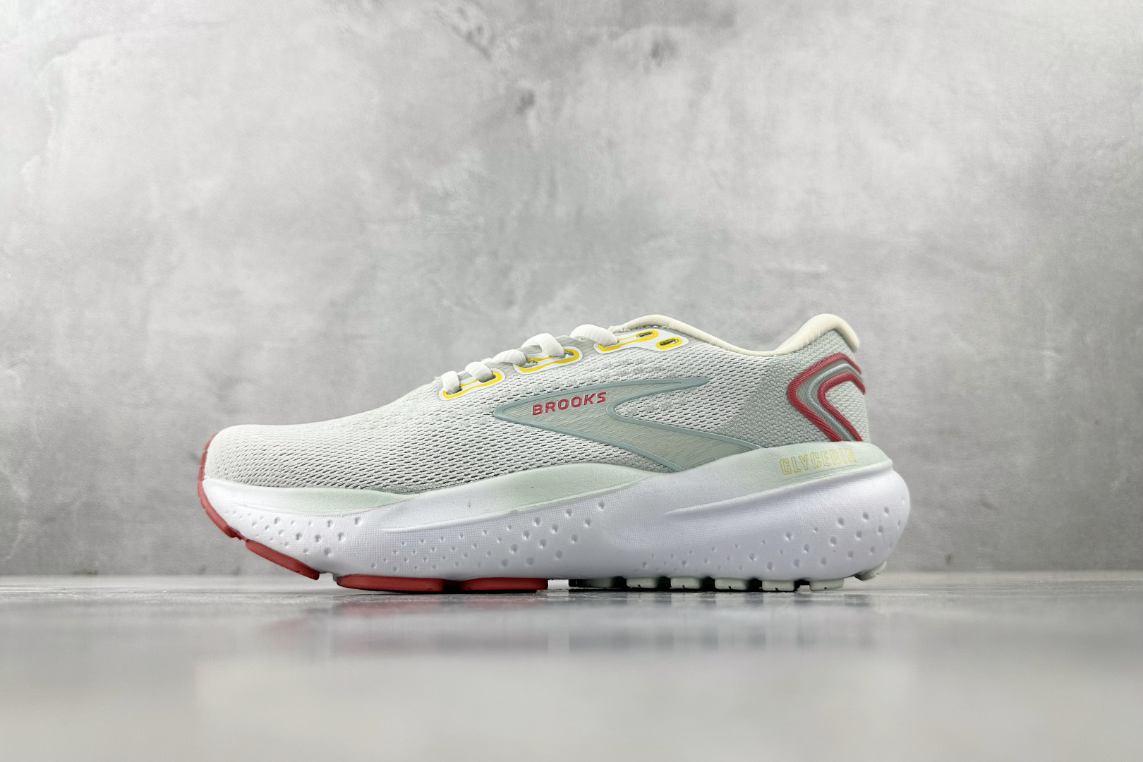 Brooks Basic Shoes White L-s