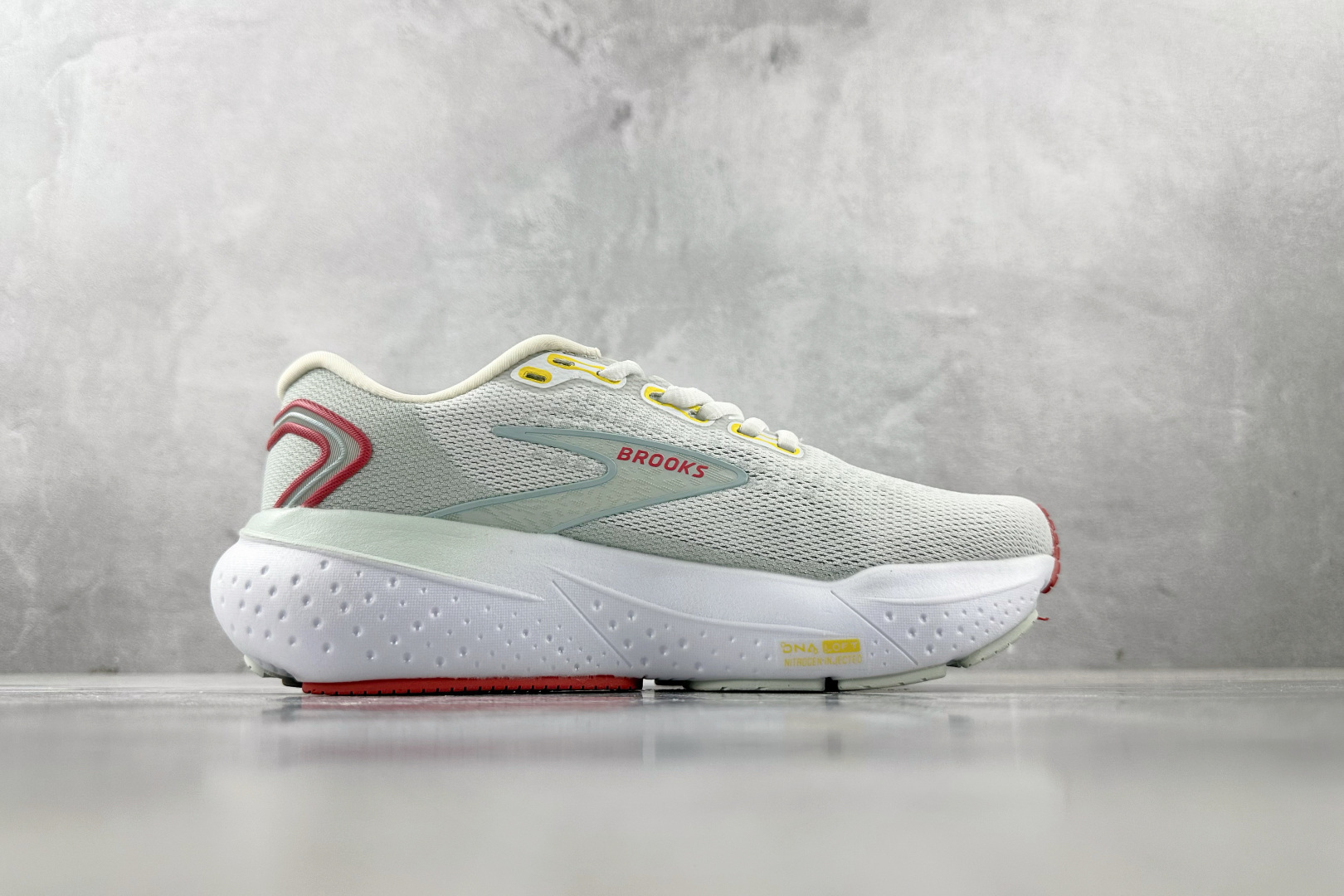 Brooks Basic Shoes White L-s