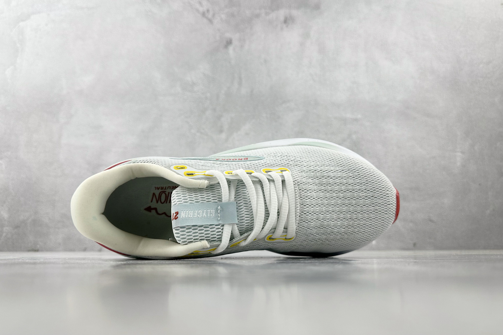 Brooks Basic Shoes White L-s