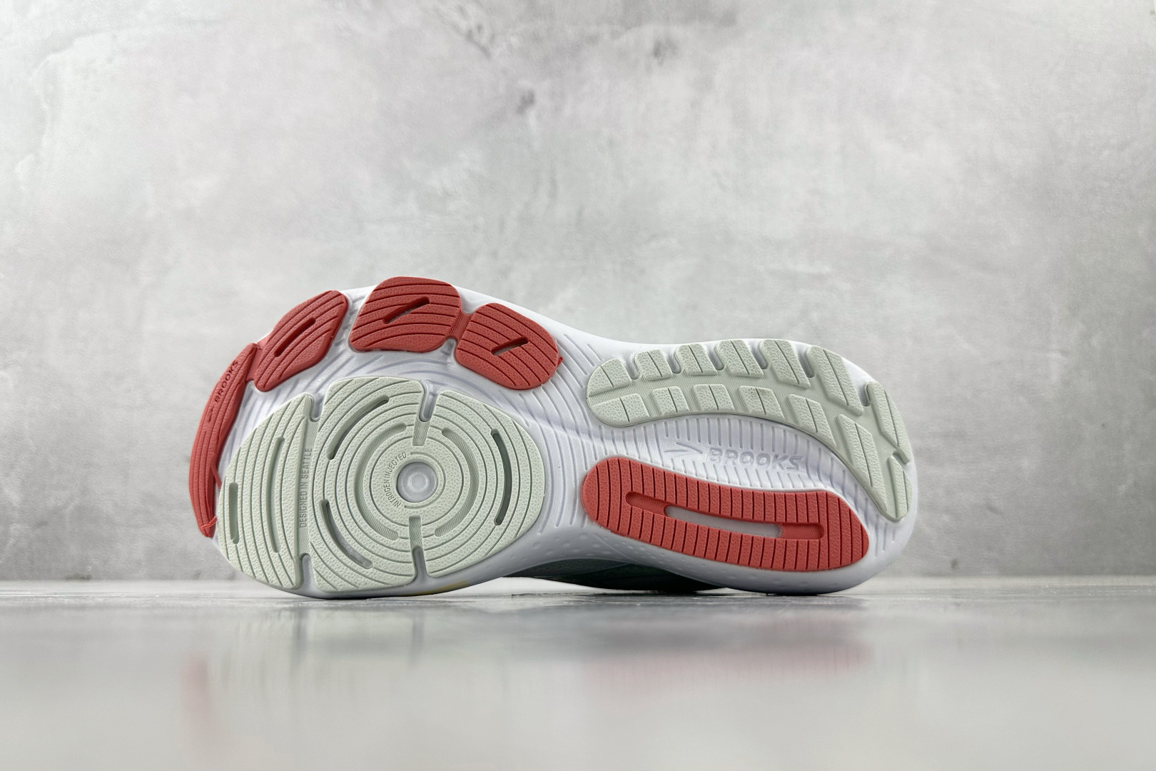 Brooks Basic Shoes White L-s